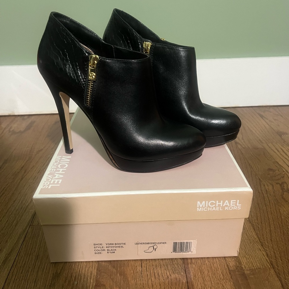 Michael Michael Kors York Booties 8.5 - image 4